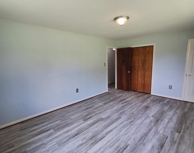 7108 Glen Albin Road - Photo Thumbnail 8
