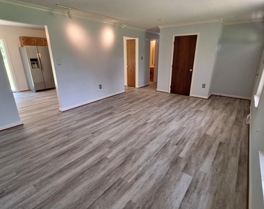7108 Glen Albin Road - Photo Thumbnail 4