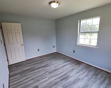 7108 Glen Albin Road - Photo Thumbnail 12