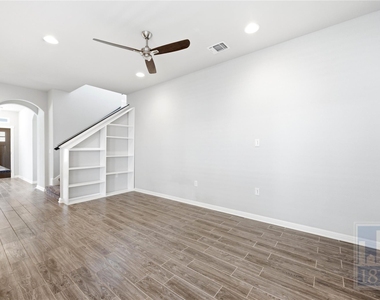 5916 Corrine Ln - Photo Thumbnail 4