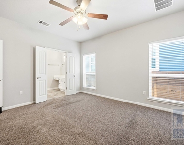 5916 Corrine Ln - Photo Thumbnail 14