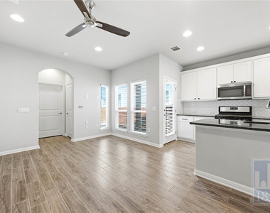 5916 Corrine Ln - Photo Thumbnail 5