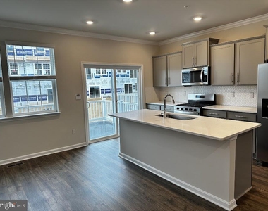 10 Merion Avenue - Photo Thumbnail 15