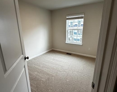 10 Merion Avenue - Photo Thumbnail 8