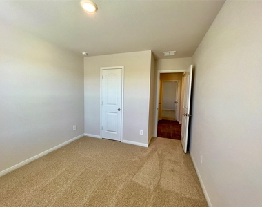 305 Darwin Pl - Photo Thumbnail 17
