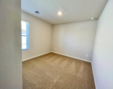 305 Darwin Pl - Photo Thumbnail 12
