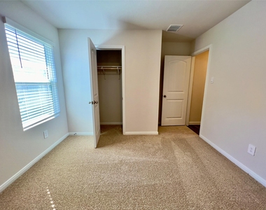 305 Darwin Pl - Photo Thumbnail 11