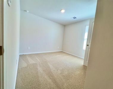 305 Darwin Pl - Photo Thumbnail 10
