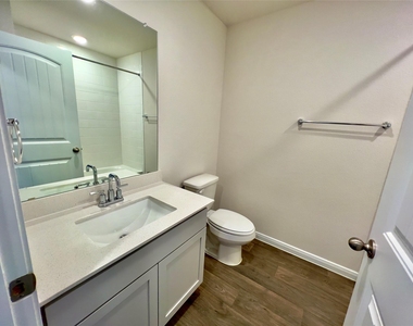 305 Darwin Pl - Photo Thumbnail 14