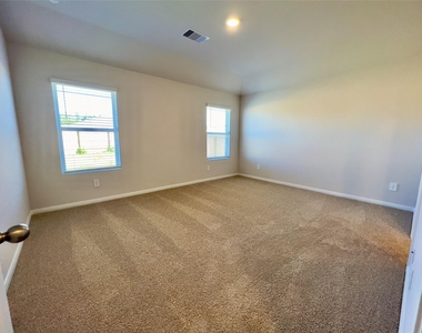 305 Darwin Pl - Photo Thumbnail 5
