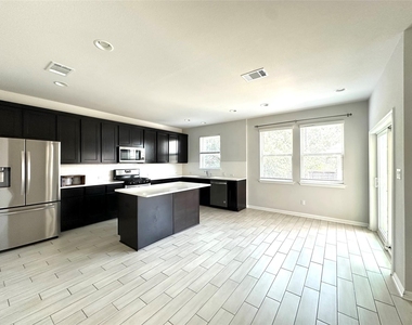 2724 Stone Branch Dr - Photo Thumbnail 6
