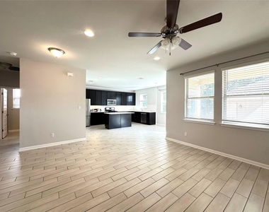 2724 Stone Branch Dr - Photo Thumbnail 8