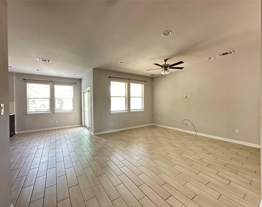 2724 Stone Branch Dr - Photo Thumbnail 1