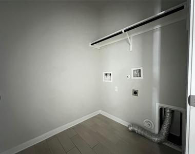 2724 Stone Branch Dr - Photo Thumbnail 9