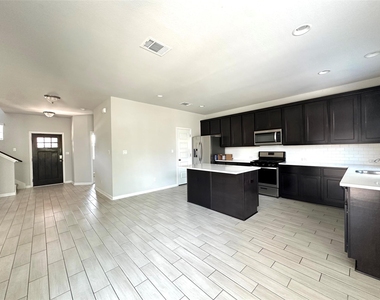 2724 Stone Branch Dr - Photo Thumbnail 5