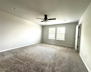2724 Stone Branch Dr - Photo Thumbnail 10