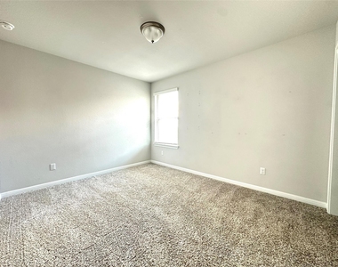 2724 Stone Branch Dr - Photo Thumbnail 14