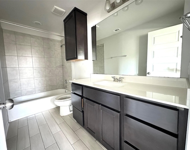 2724 Stone Branch Dr - Photo Thumbnail 15