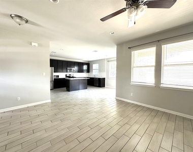 2724 Stone Branch Dr - Photo Thumbnail 2