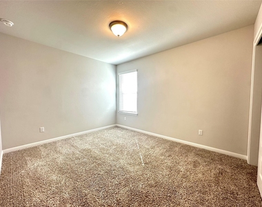 2724 Stone Branch Dr - Photo Thumbnail 16