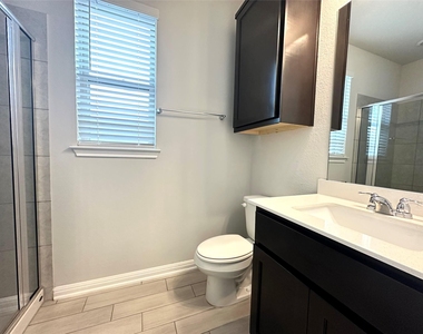 2724 Stone Branch Dr - Photo Thumbnail 11