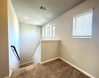 2724 Stone Branch Dr - Photo Thumbnail 13