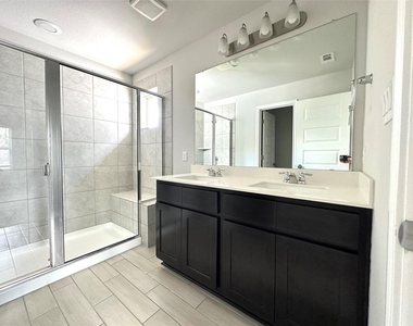 2724 Stone Branch Dr - Photo Thumbnail 11
