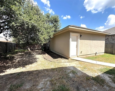 2724 Stone Branch Dr - Photo Thumbnail 17