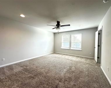 2724 Stone Branch Dr - Photo Thumbnail 17