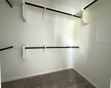 2724 Stone Branch Dr - Photo Thumbnail 12