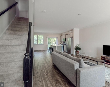 8372 Dieter Drive - Photo Thumbnail 7