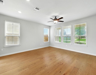 8007 Orizzonte St - Photo Thumbnail 4
