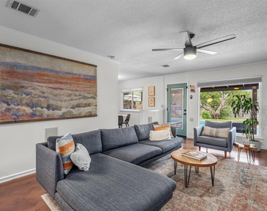 1602 Rock Creek Dr - Photo Thumbnail 5
