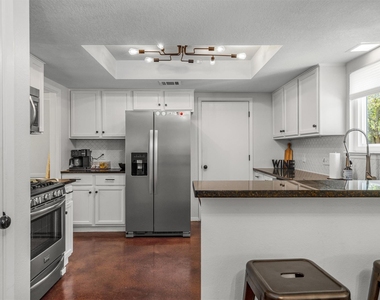 1602 Rock Creek Dr - Photo Thumbnail 11
