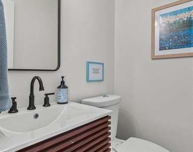 1602 Rock Creek Dr - Photo Thumbnail 17