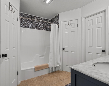 1602 Rock Creek Dr - Photo Thumbnail 21