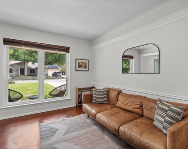 1602 Rock Creek Dr - Photo Thumbnail 14