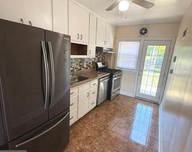 3158 Woodring Avenue - Photo Thumbnail 3