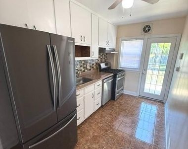 3158 Woodring Avenue - Photo Thumbnail 4