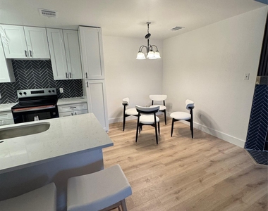 1906 Alex Ave - Photo Thumbnail 13
