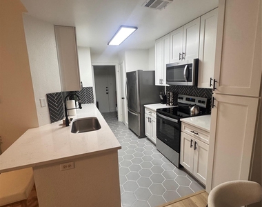 1906 Alex Ave - Photo Thumbnail 3