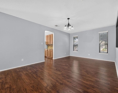2200 Ezra Ct - Photo Thumbnail 12