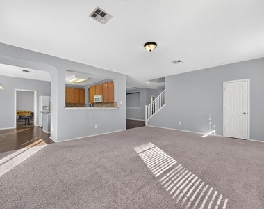 2200 Ezra Ct - Photo Thumbnail 16