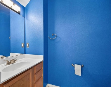 2200 Ezra Ct - Photo Thumbnail 17