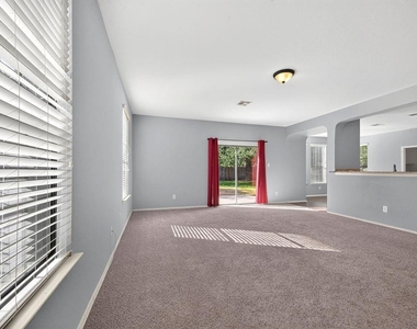 2200 Ezra Ct - Photo Thumbnail 15