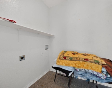 2200 Ezra Ct - Photo Thumbnail 18