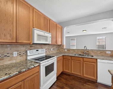 2200 Ezra Ct - Photo Thumbnail 10