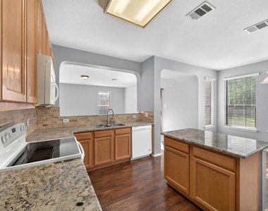 2200 Ezra Ct - Photo Thumbnail 9