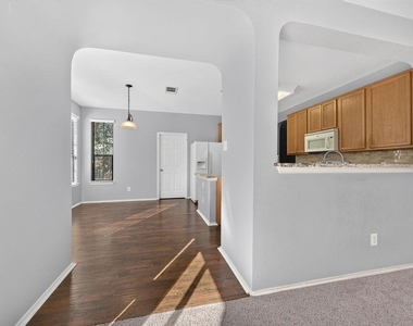 2200 Ezra Ct - Photo Thumbnail 6
