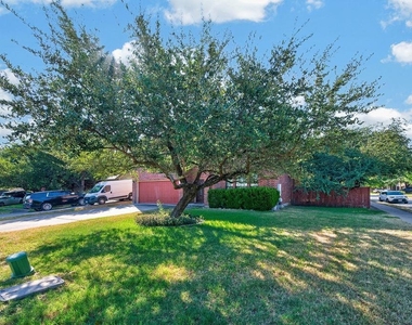 2200 Ezra Ct - Photo Thumbnail 3